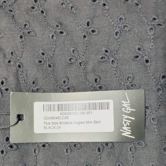 Nasty Gal NWT Black Eyelet Cotton Mini Skirt with Liner and Side Zip Women's 20 - Picture 4 of 9